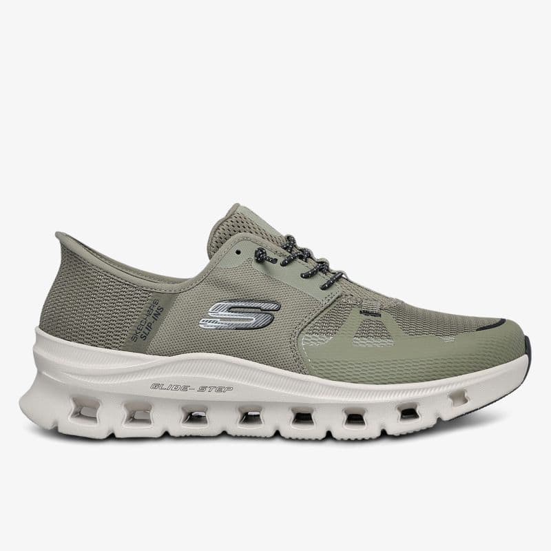 Akechers Glide-Step Laufschuh in Sage-Grün mit Mesh-Obermaterial und weißer Chunky-Sohle